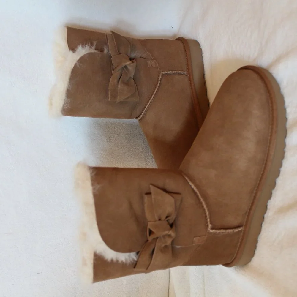 NEW UGG WOMEN'S DAELYNN LEATHER BOW SUEDE BOOTS - Picture 3 of 8